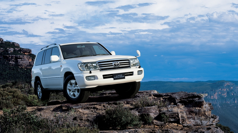 Land Cruiser 100 on off-road