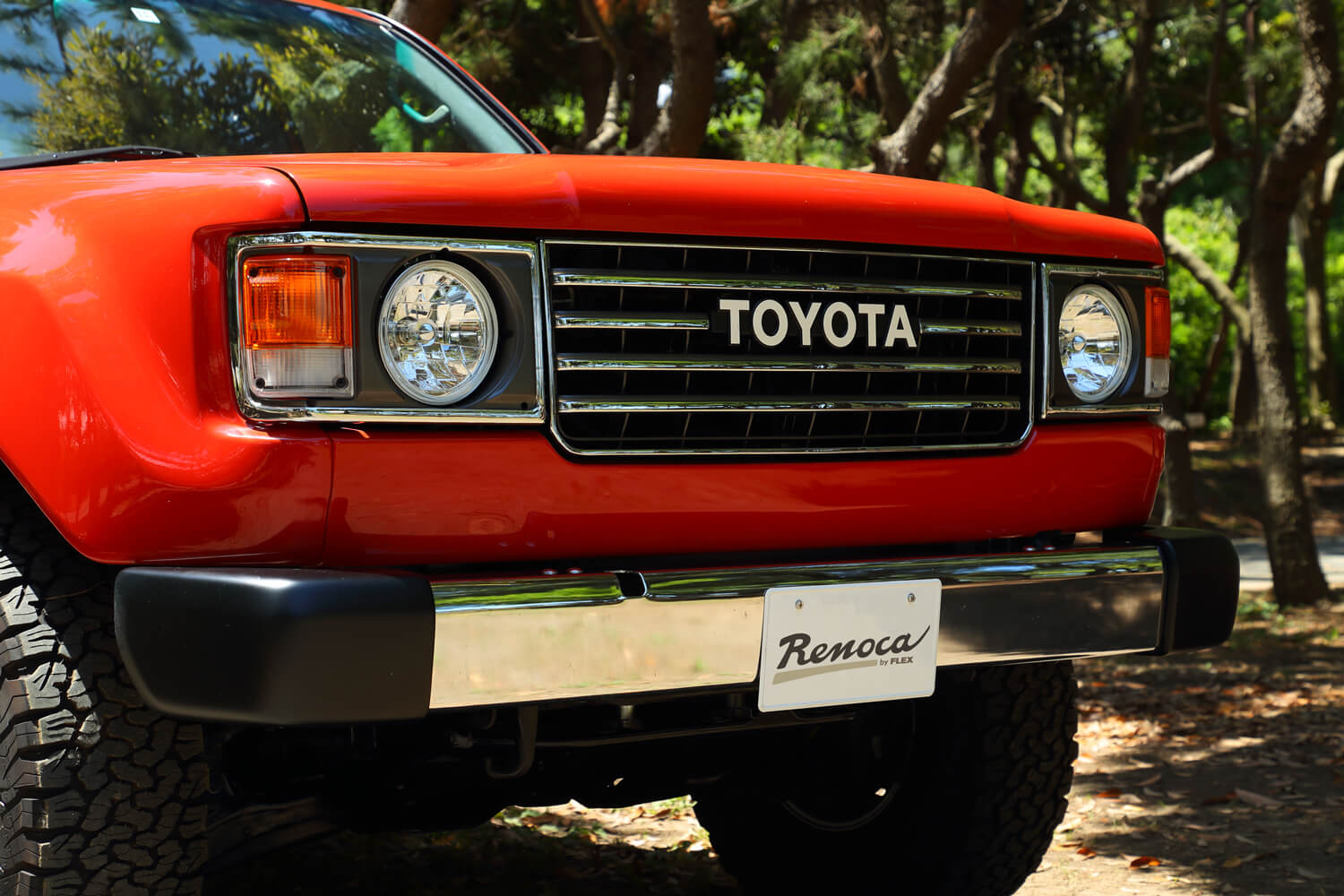 Front end of a red Renoca 106