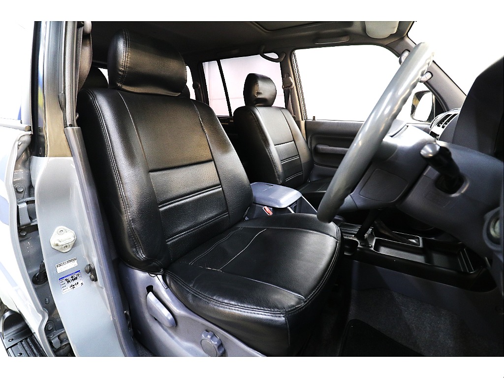 Front seats of a 1997 Land Cruiser 95 Prado