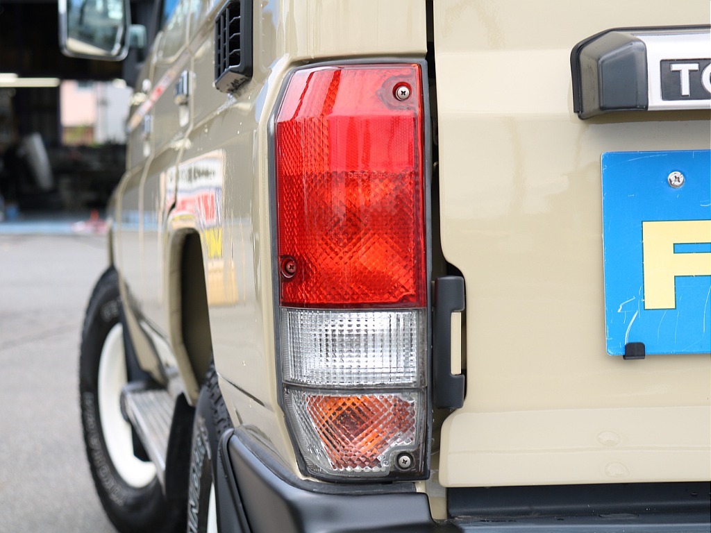 Taillights of a 1998 Land Cruiser 70