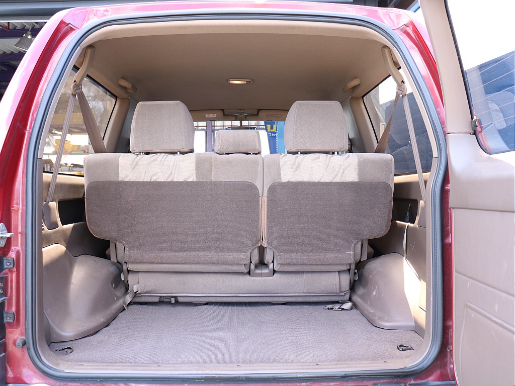 Luggage space of a 2001 Land Cruiser 90 Prado