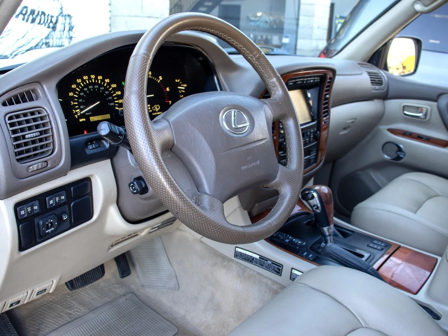 2001 Lexus LX 