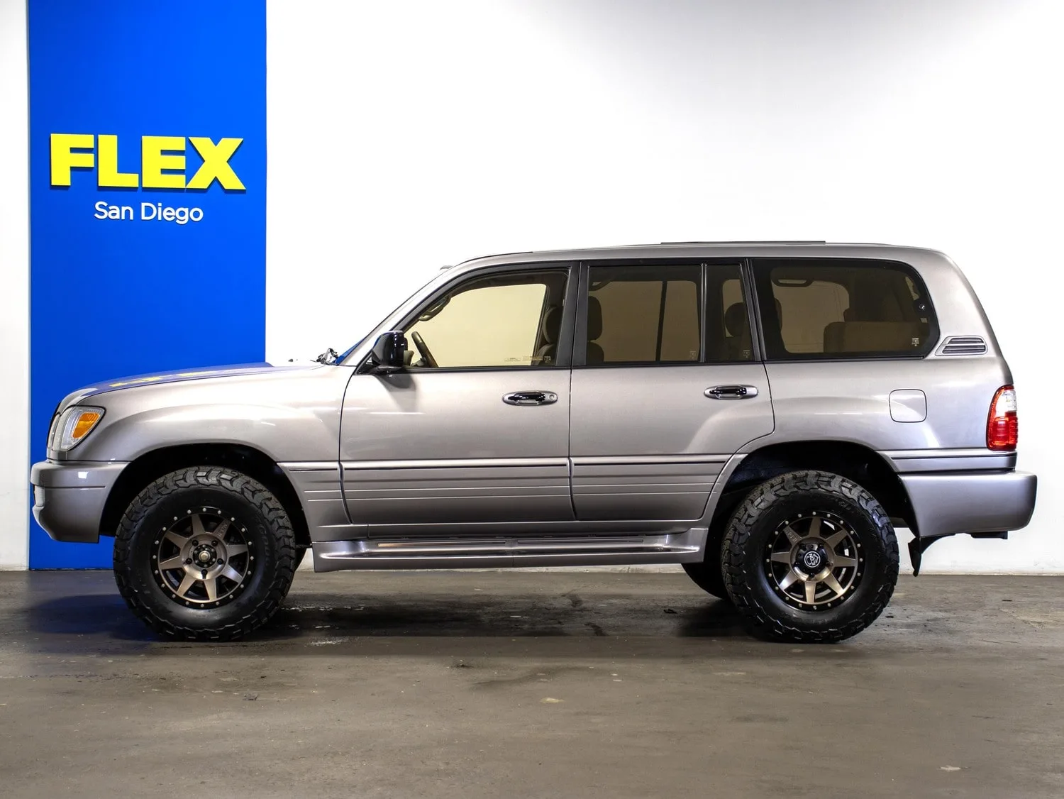 2001 Lexus LX 