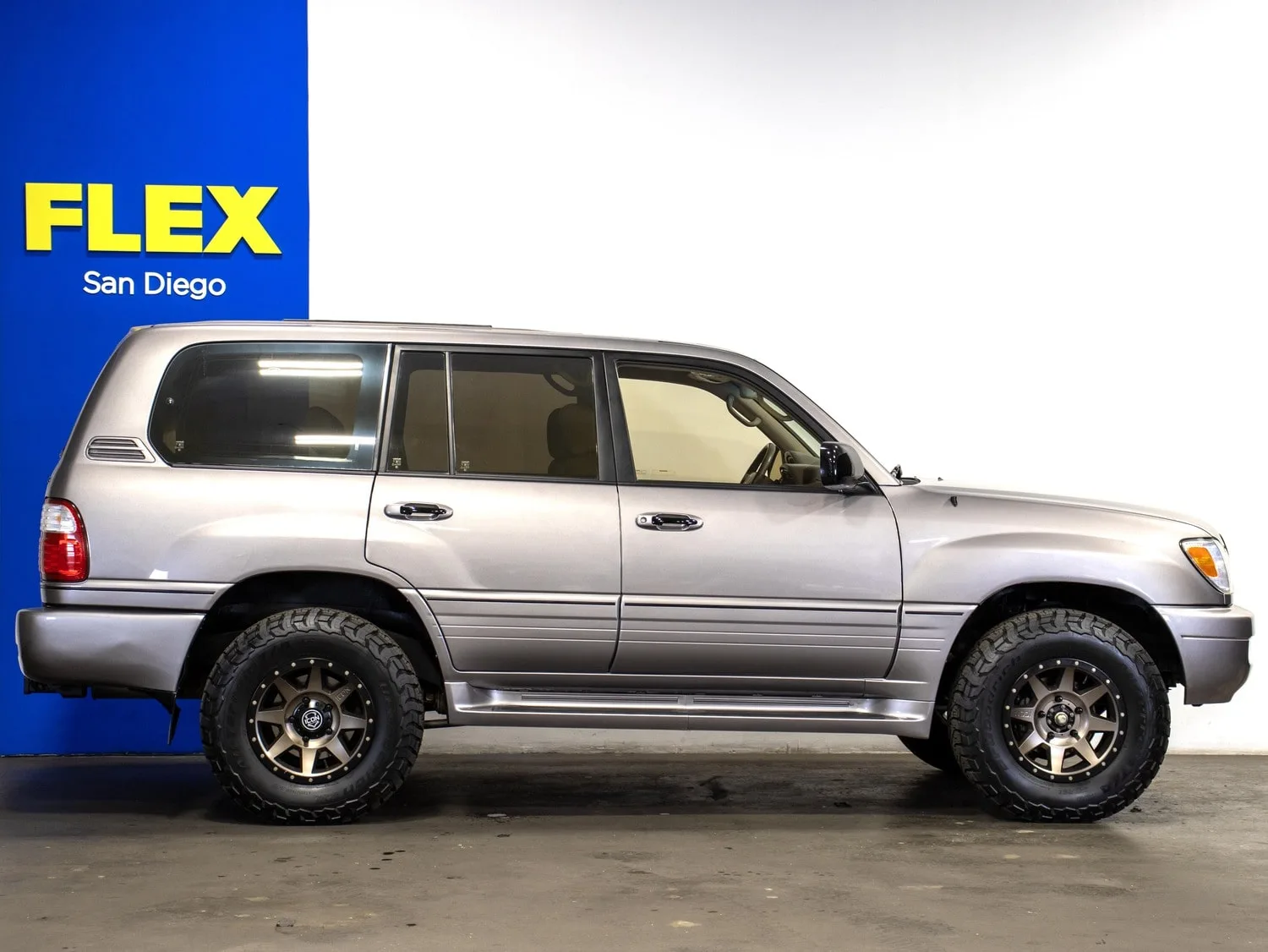 2001 Lexus LX 