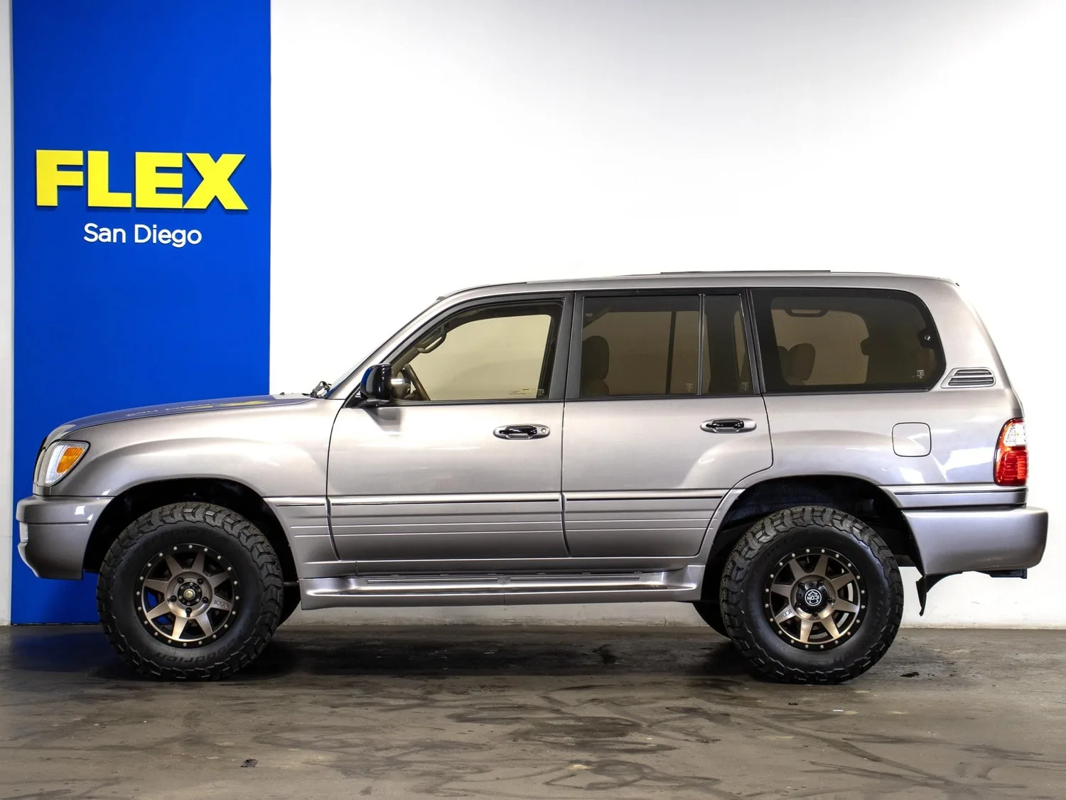 2001 Lexus LX 