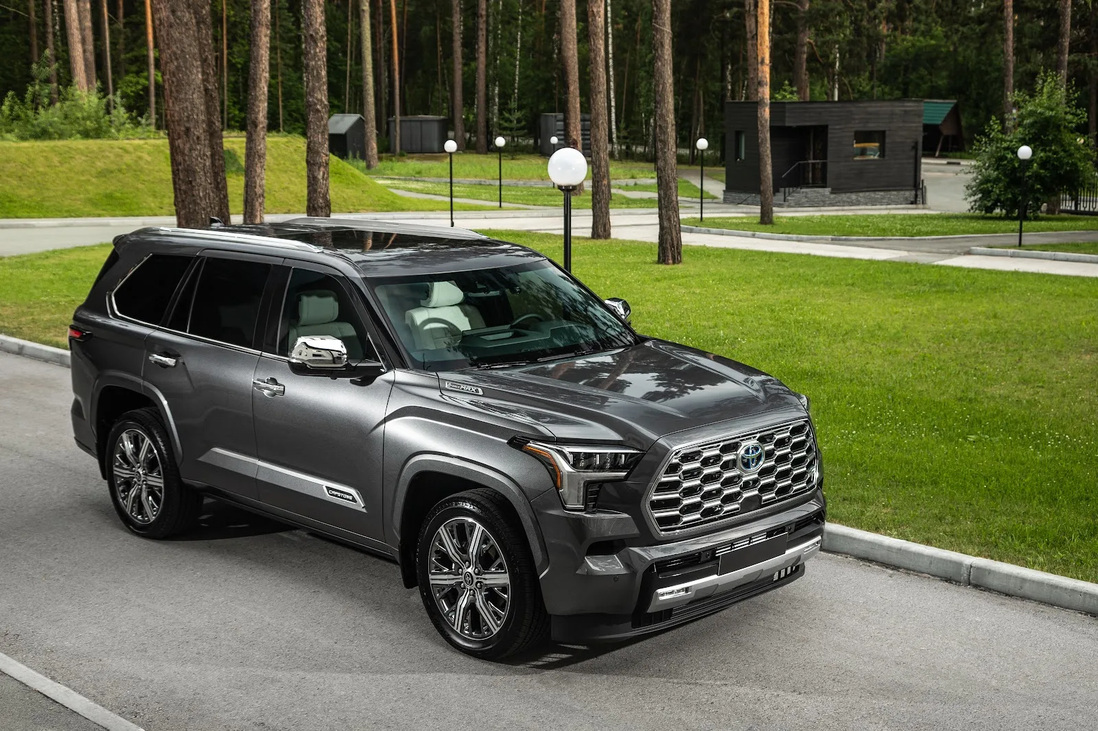 Toyota Land Cruiser Vs Sequoia – Detailed Comparison + Buying Guide