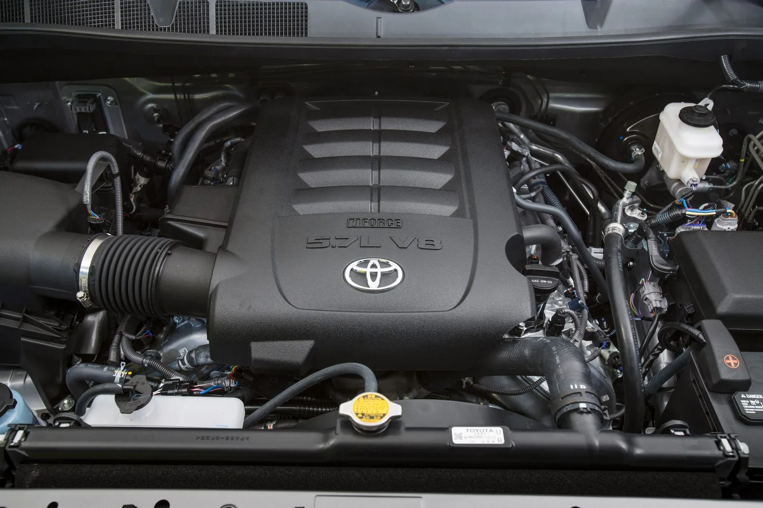 2014TundraLtd-engine