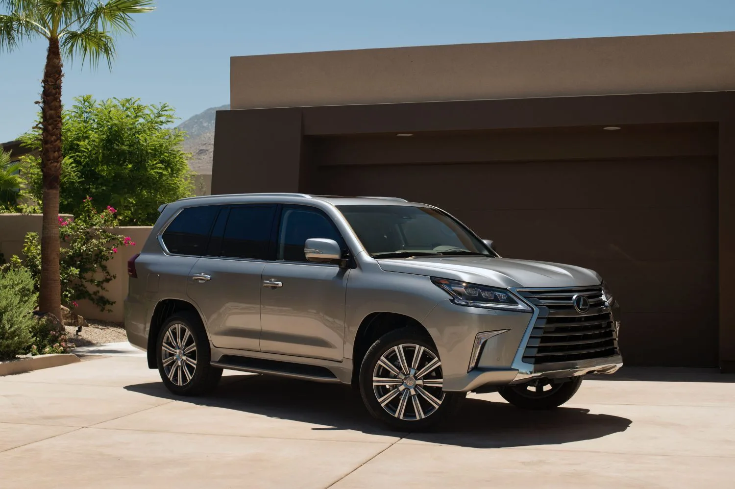 Lexus LX570