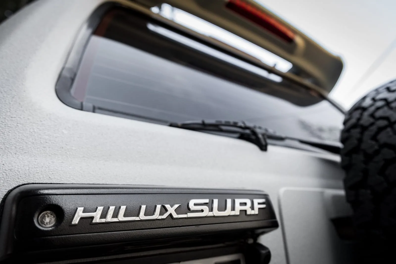 toyota hilux surf rear view
