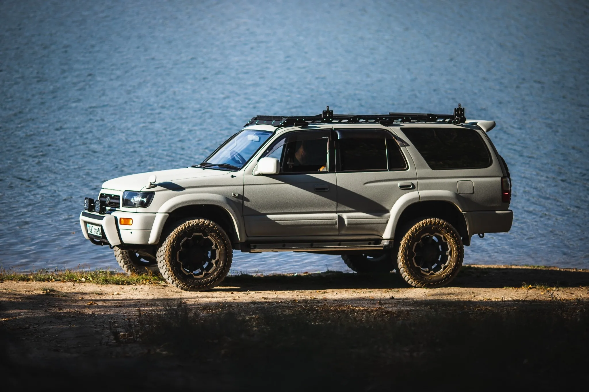 toyota hilux surf diesel side profile