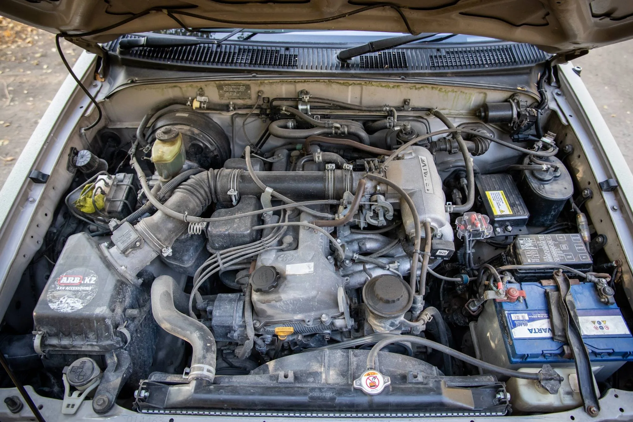 2000 toyota hilux surf 1kz-te engine bay