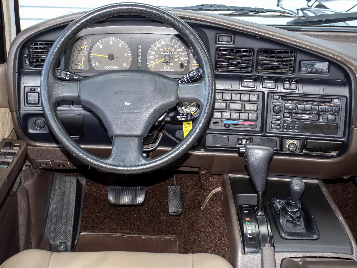 Seteering wheel and multimedia system on Renoca Wonder by FLEX Automotive