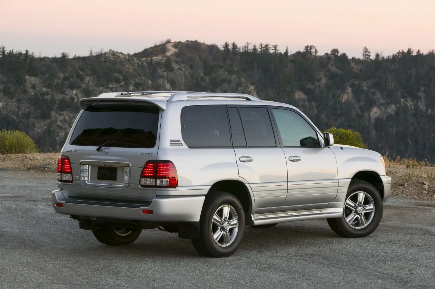 Lexus LX 470 towing different trailer and boat types illustration