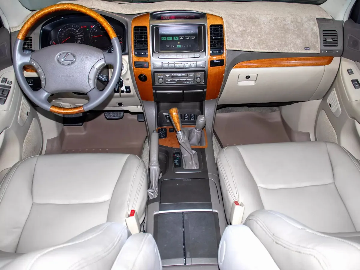 2003 Lexus GX 470 dashboard and interior