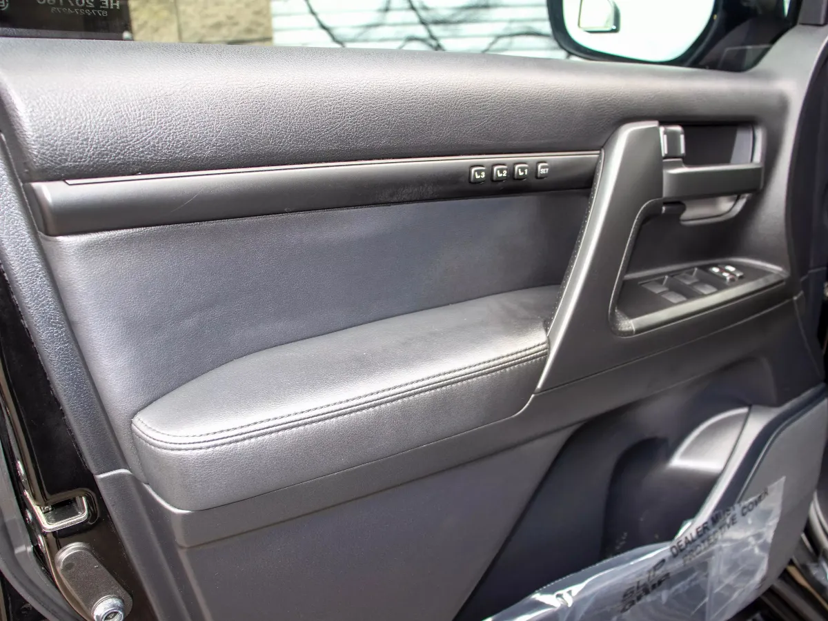 2013 Toyota Land Cruiser 