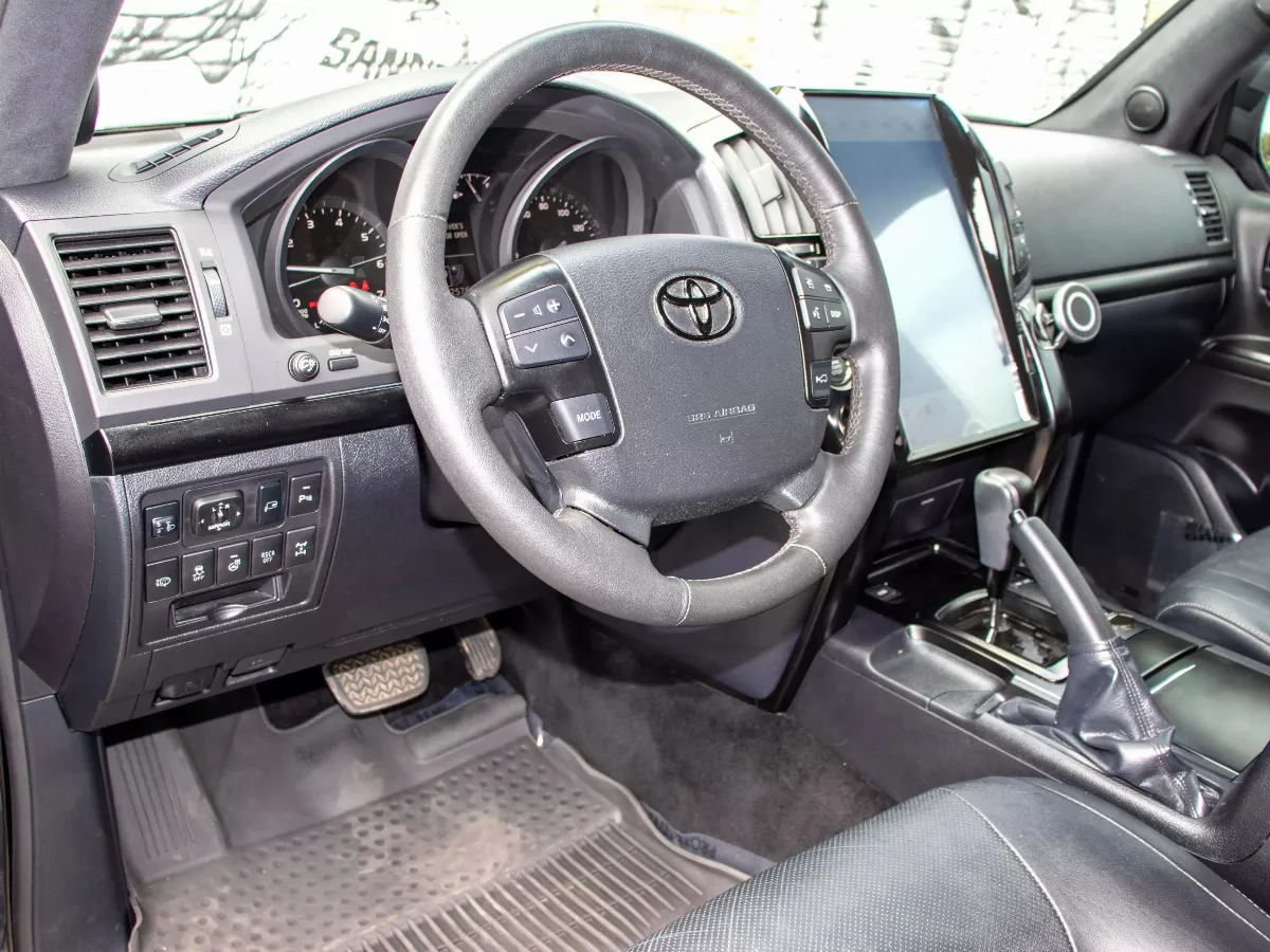 2013 Toyota Land Cruiser 