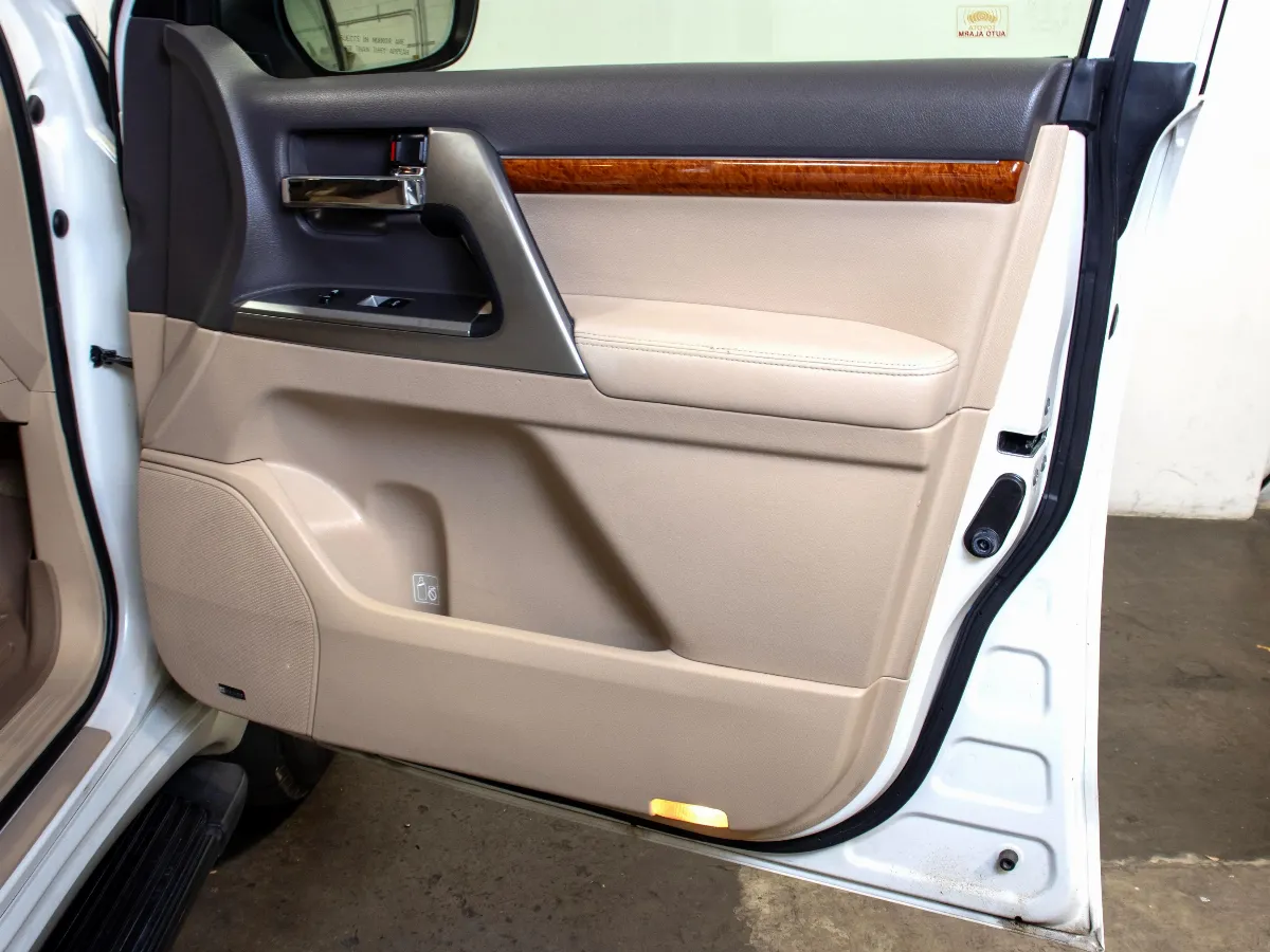 2013 Toyota Land Cruiser 