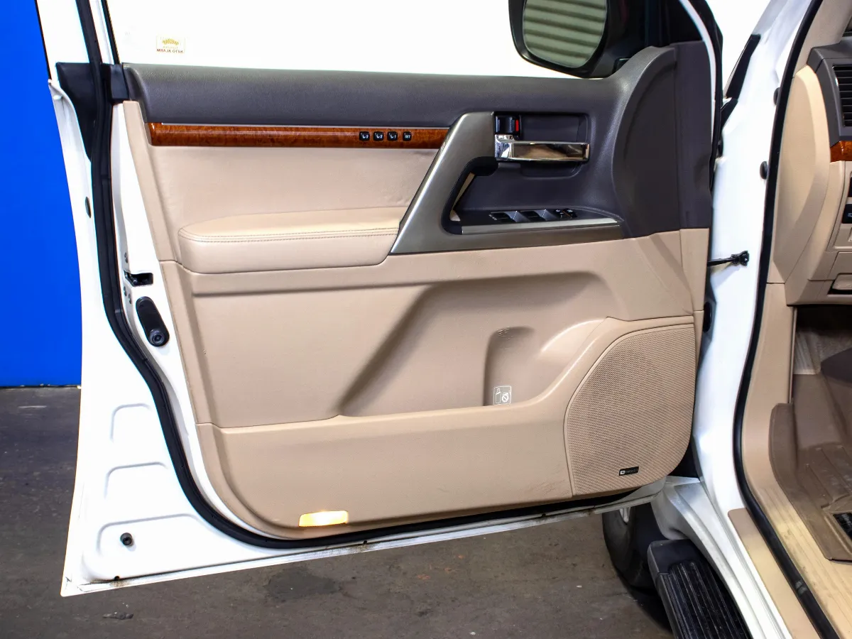 2013 Toyota Land Cruiser 