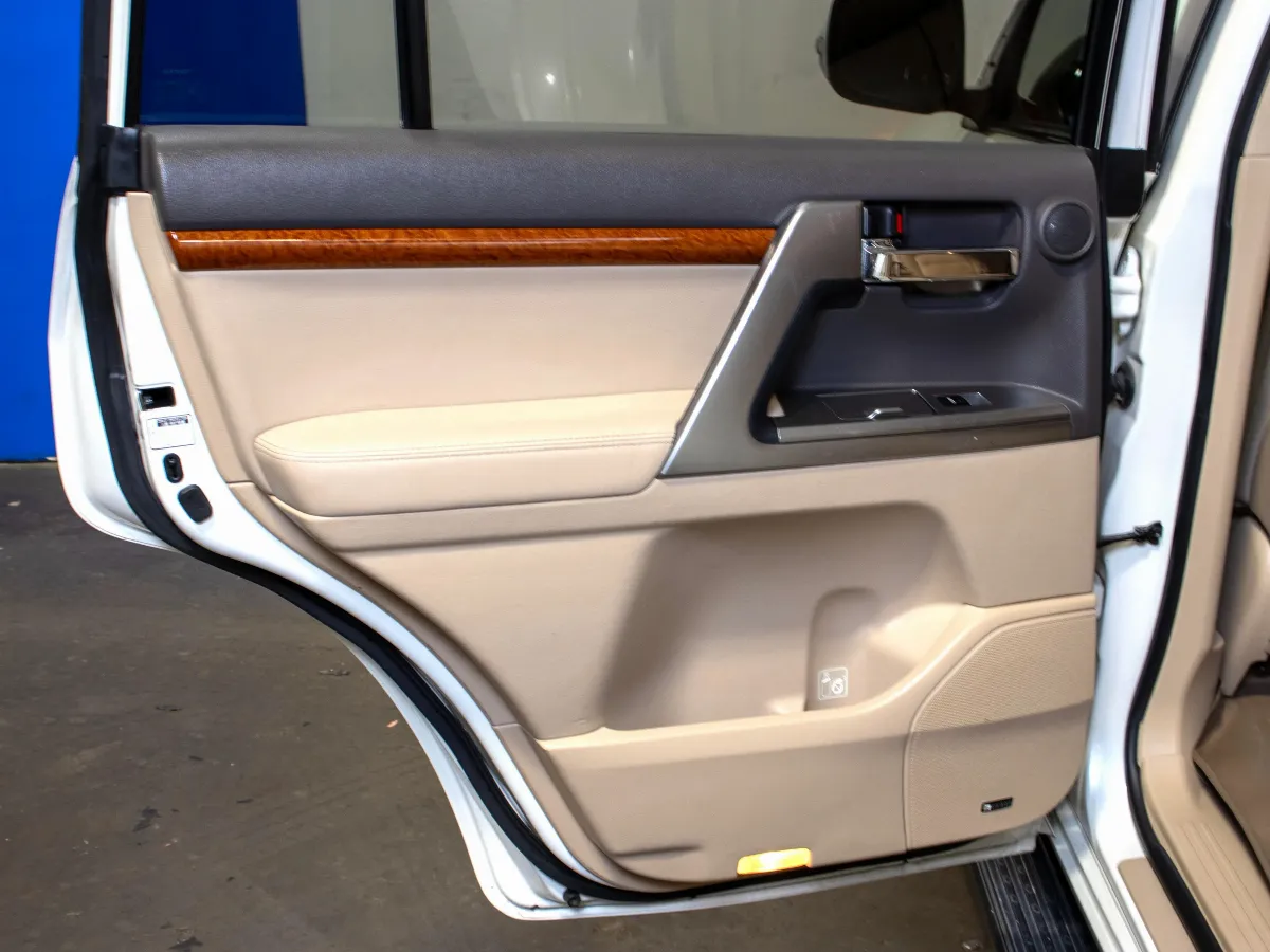 2013 Toyota Land Cruiser 