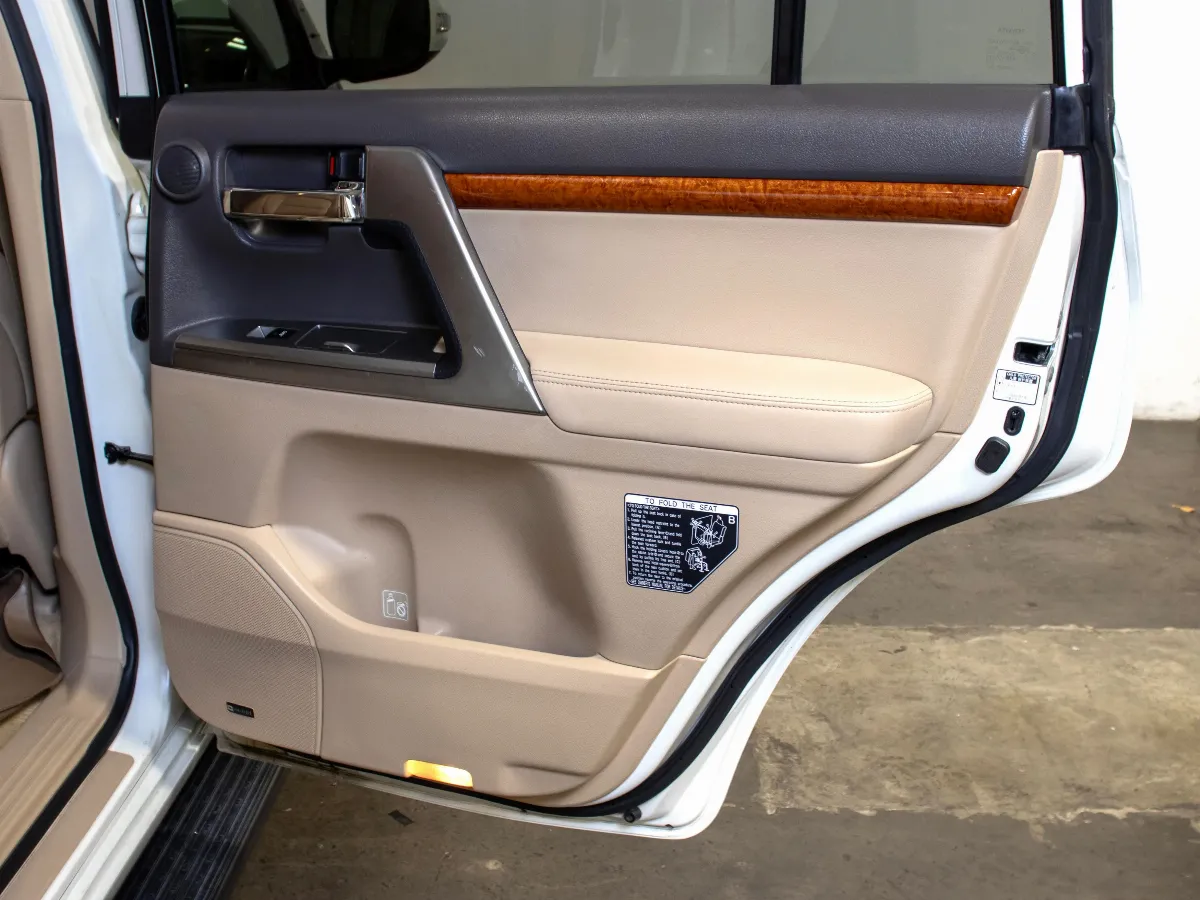 2013 Toyota Land Cruiser 