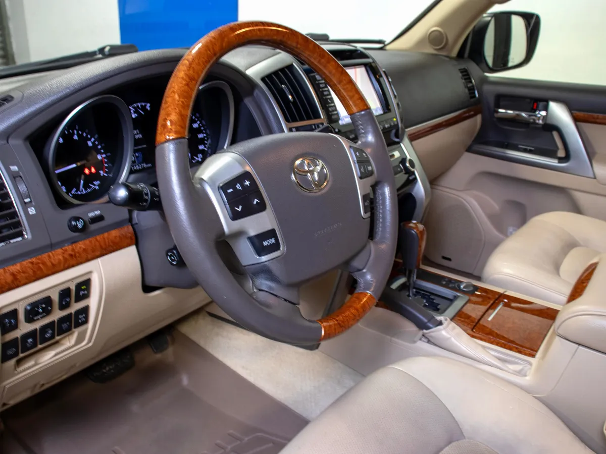 2013 Toyota Land Cruiser 