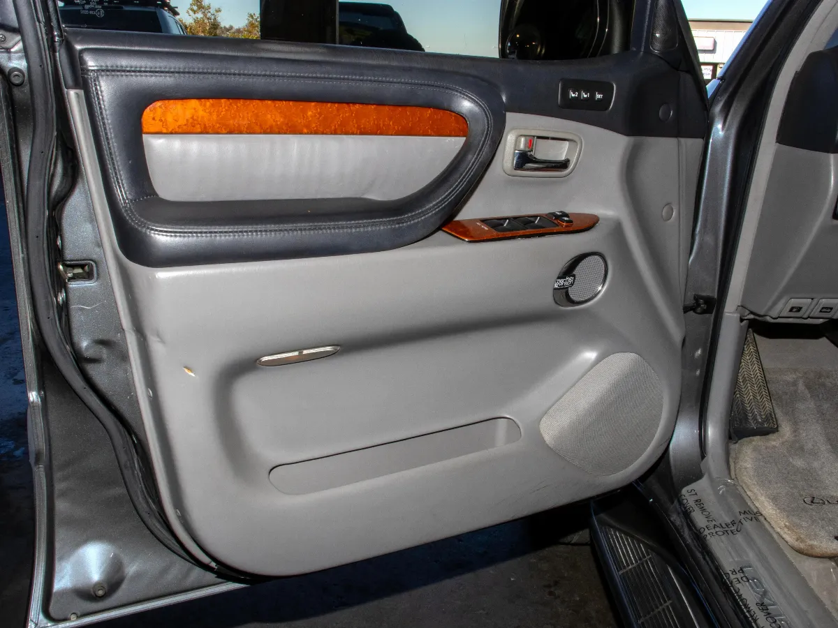 2003 Lexus LX 