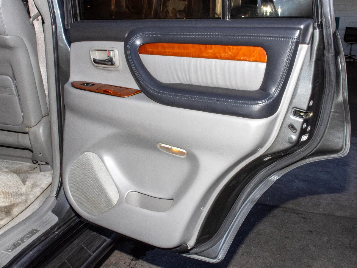2003 Lexus LX 