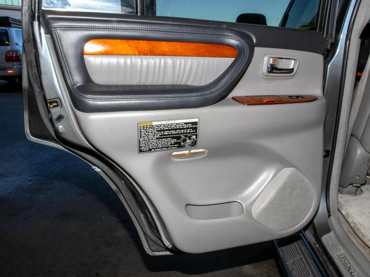 2003 Lexus LX 