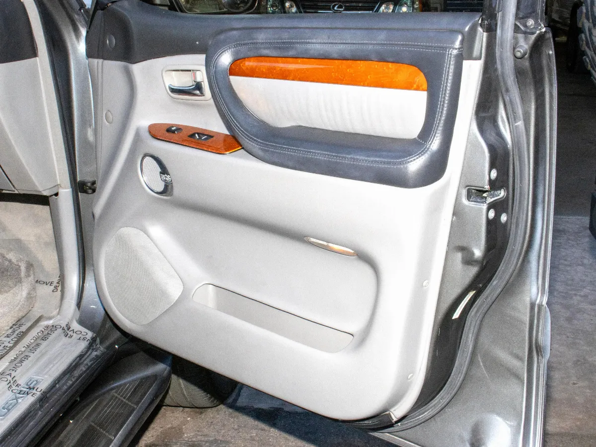 2003 Lexus LX 