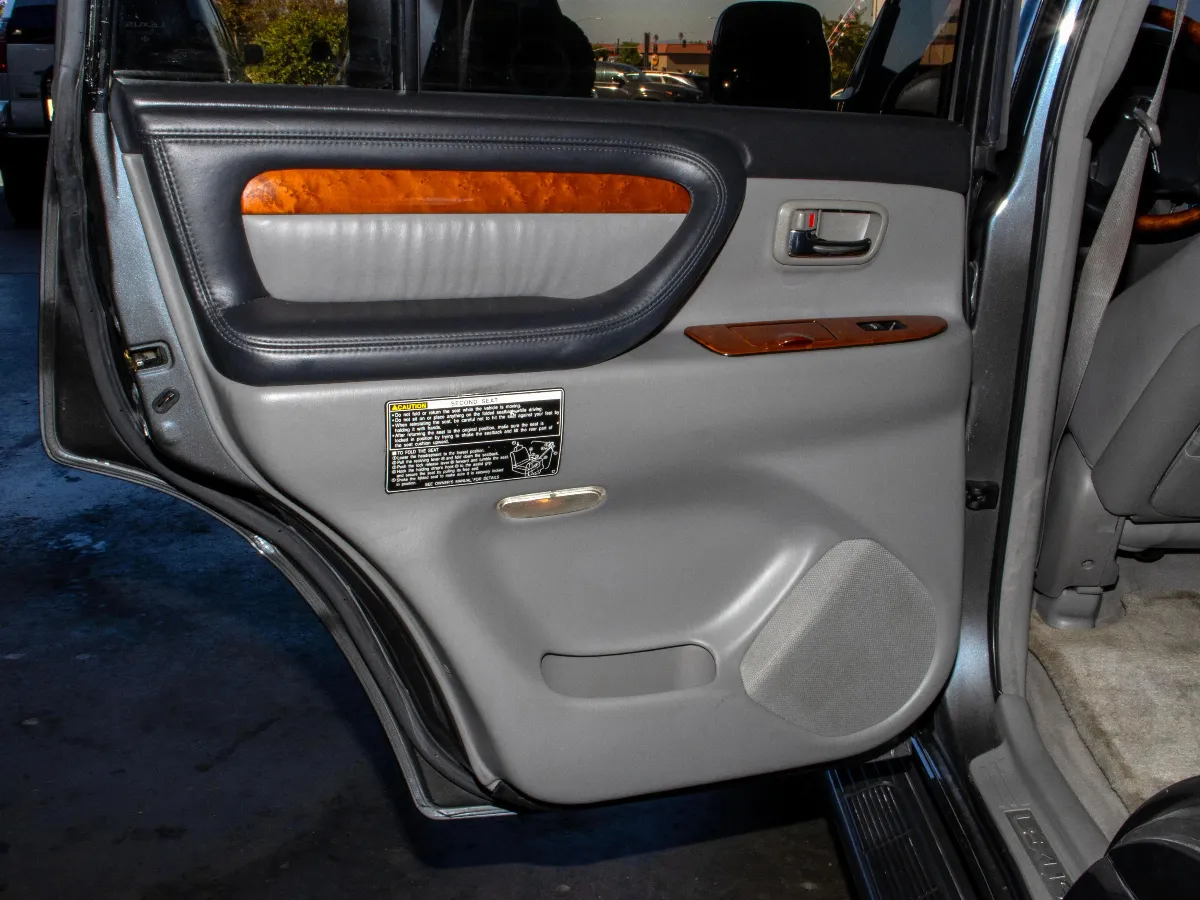 2003 Lexus LX 