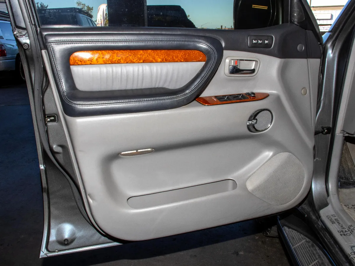 2003 Lexus LX 