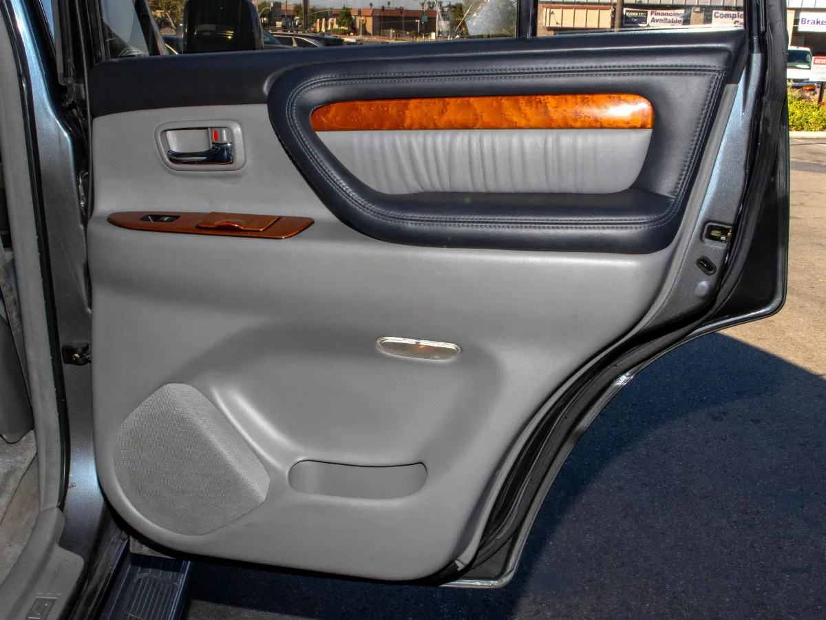 2003 Lexus LX 