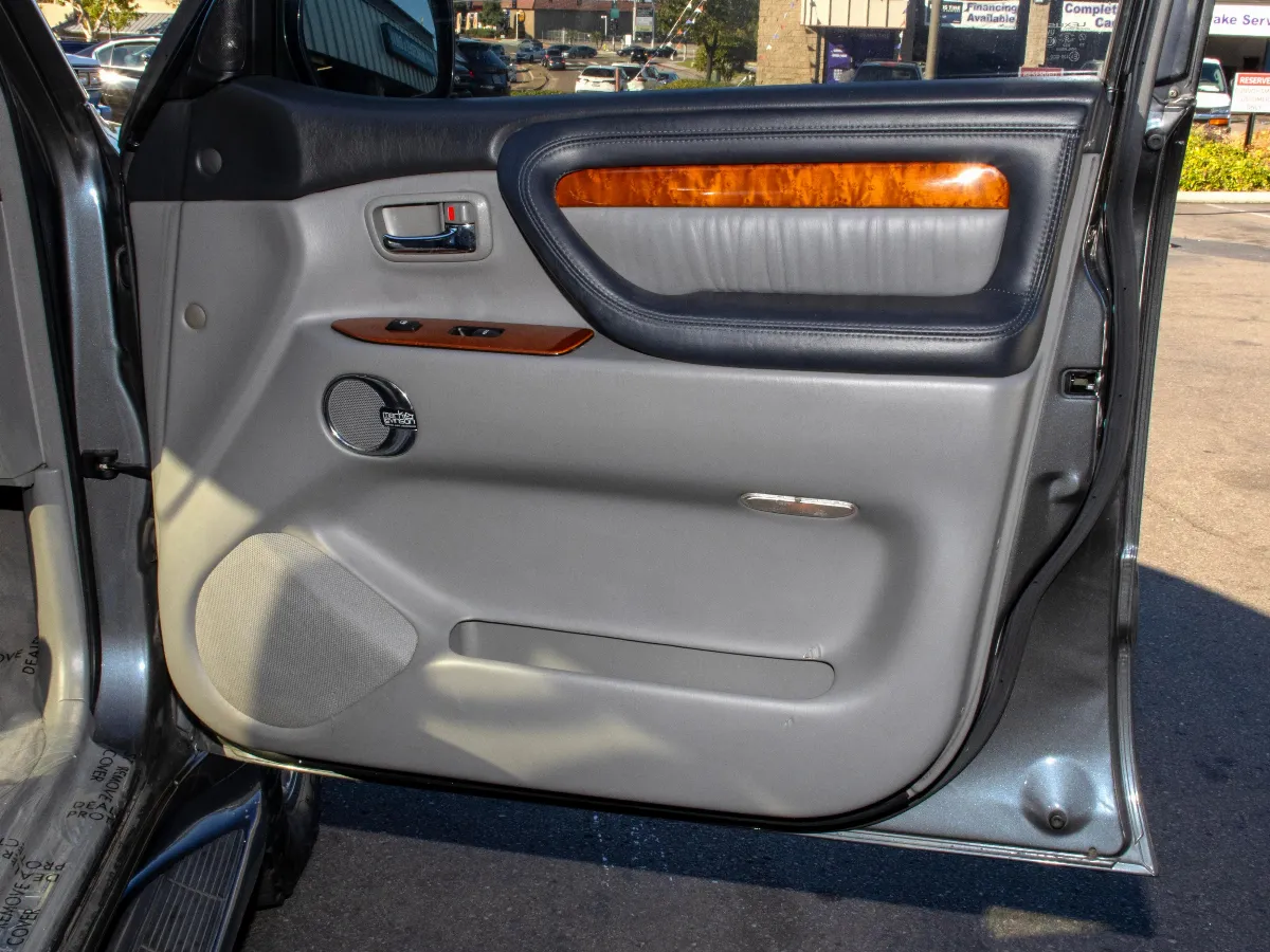 2003 Lexus LX 