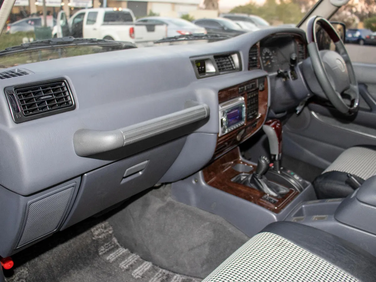 1996 TOYOTA LAND CRUISER 