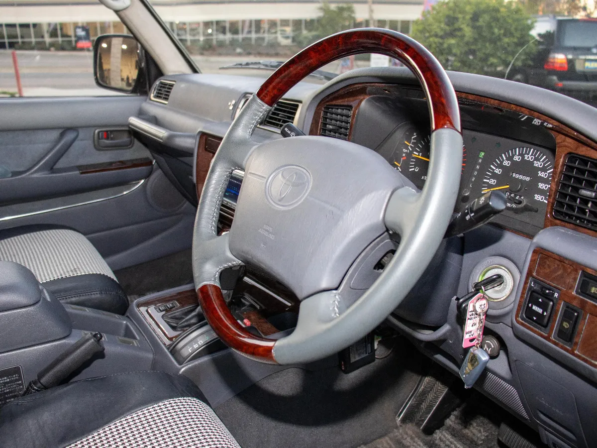 1996 TOYOTA LAND CRUISER 