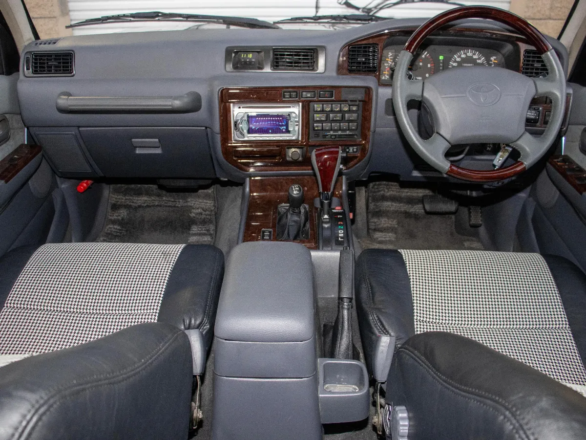 1996 TOYOTA LAND CRUISER 