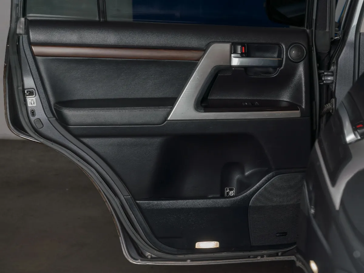 2017 Toyota Land Cruiser 