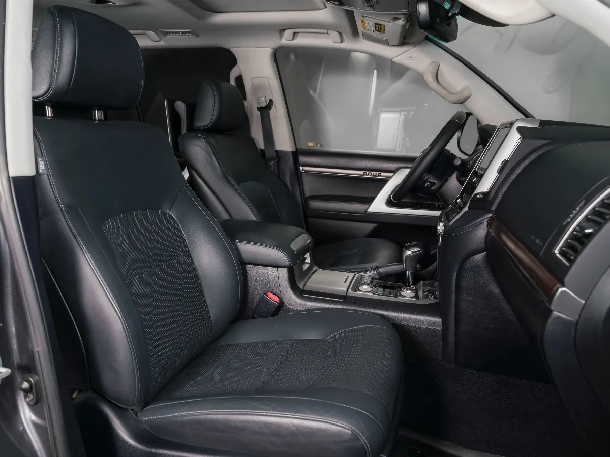 2017 Toyota Land Cruiser 