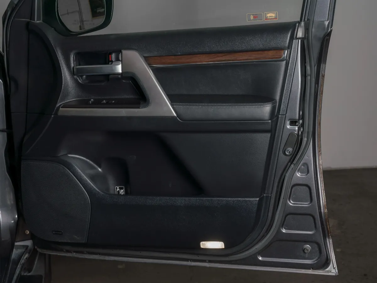 2017 Toyota Land Cruiser 