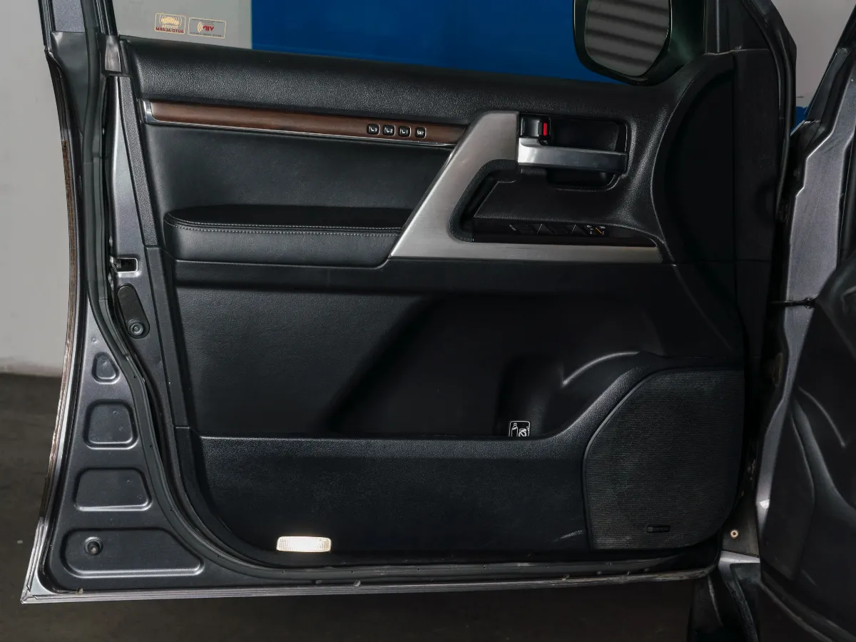 2017 Toyota Land Cruiser 