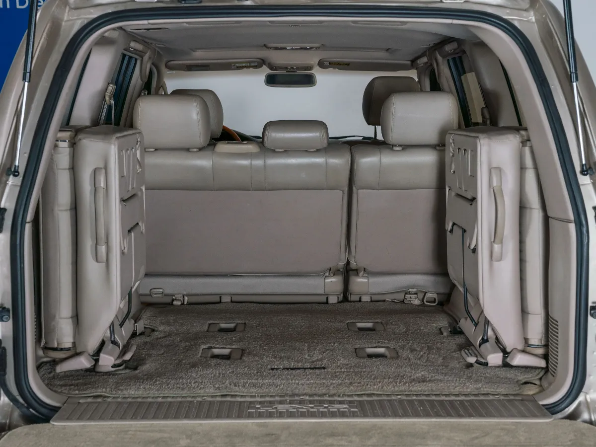 2002 Lexus LX 