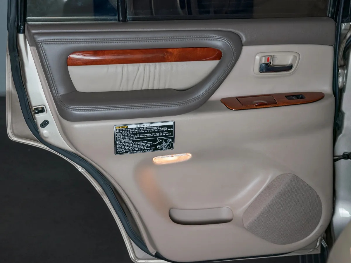2002 Lexus LX 