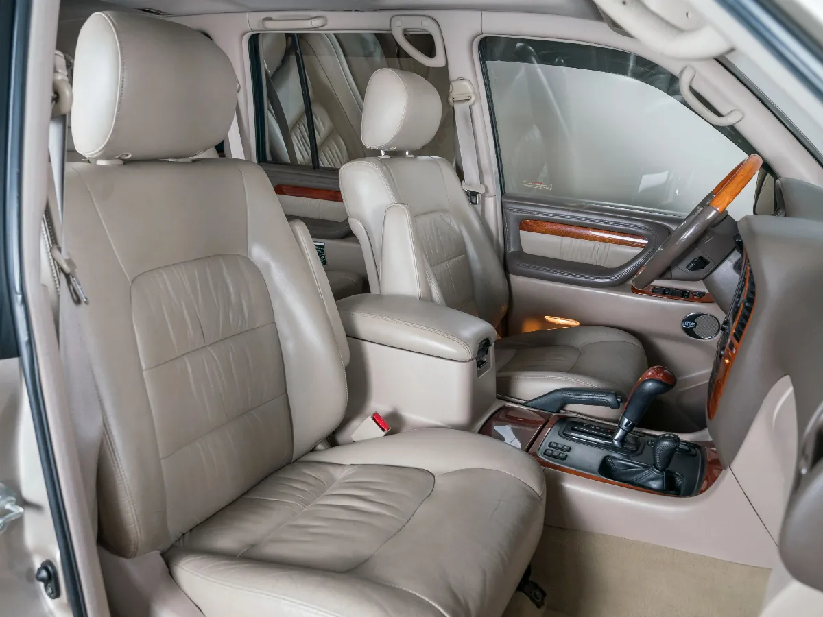 2002 Lexus LX 